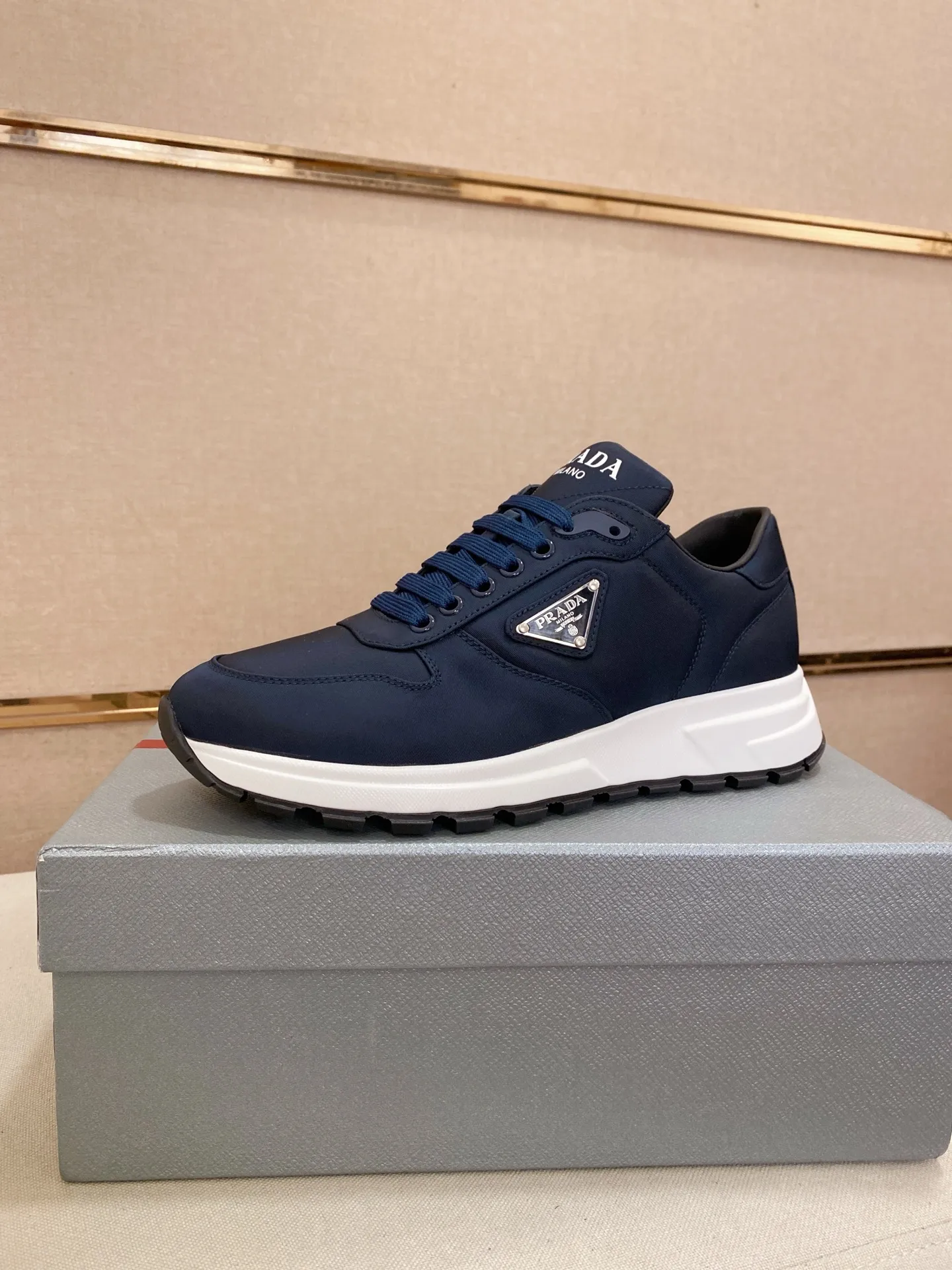 Factory price 540💰 ✔️✔️✔️High version High-quality new PRADA counters are on the market at the same time. The new men's shoes and 😘fabrics are selected from imported first-layer cowhide and are made by pure handcrafts. Lining: Full cowhide lining. 👍🏿 High-end ☄️ air-cushion molded anti-slip rubber outsole, exquisite lines, simple and elegant, comfortable and high-end for leisure travel. Code number: 38 to 44
